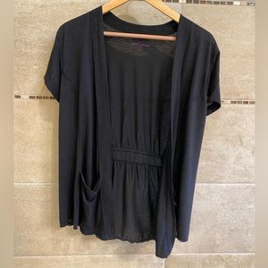 Light weight sweater or pullover with pockets